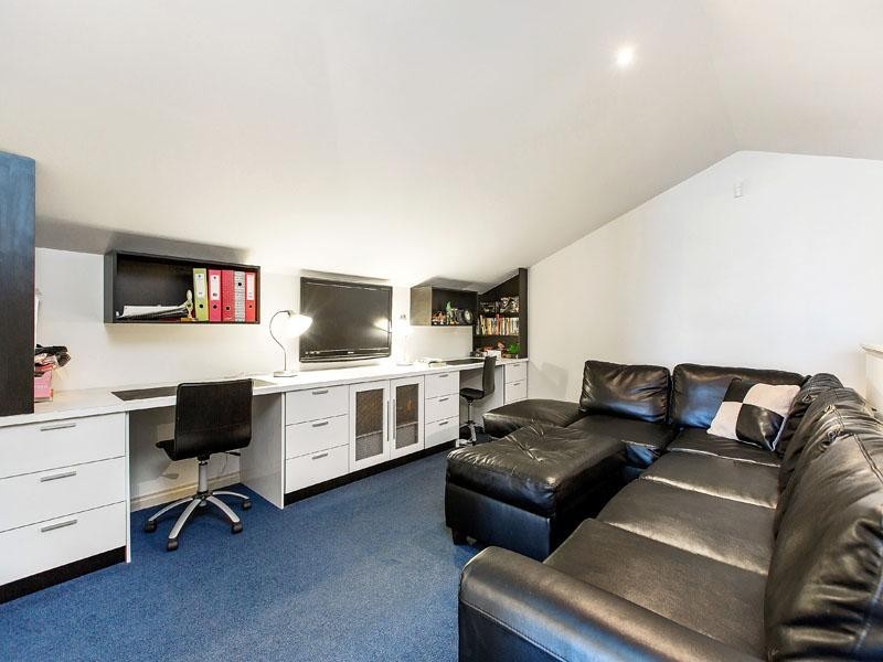 10 Aisha Crescent, Dingley Village VIC 3172