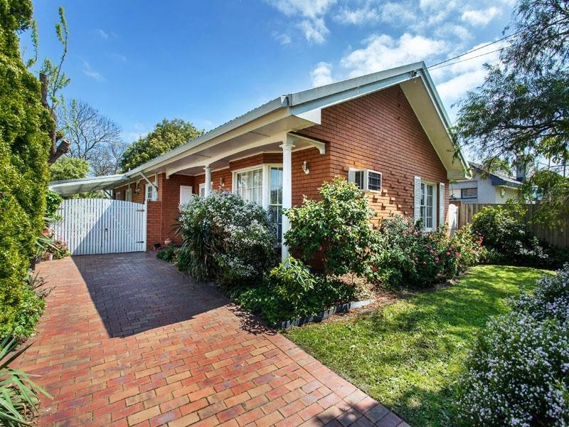 10 St Cuthberts Avenue, Dingley Village VIC 3172
