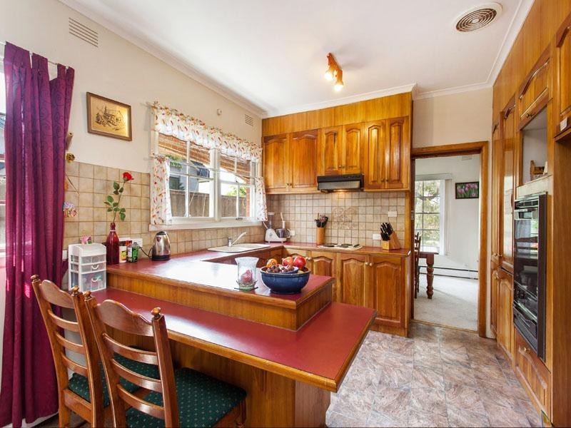10 St Cuthberts Avenue, Dingley Village VIC 3172