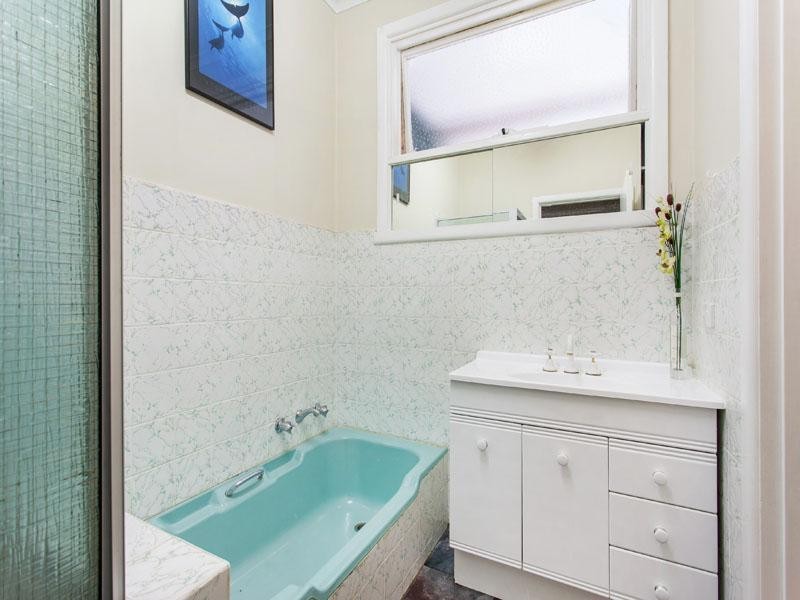 10 St Cuthberts Avenue, Dingley Village VIC 3172