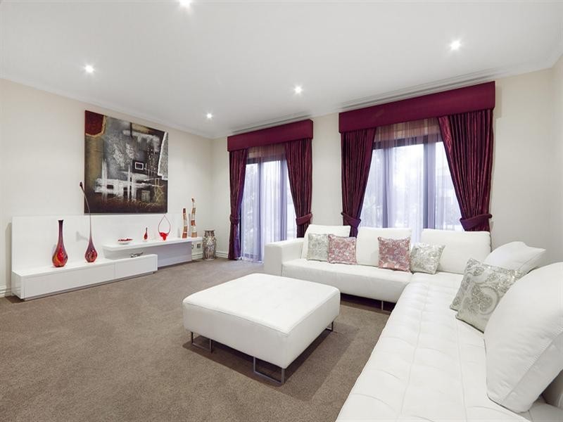 23 Island Point Avenue, Waterways VIC 3195