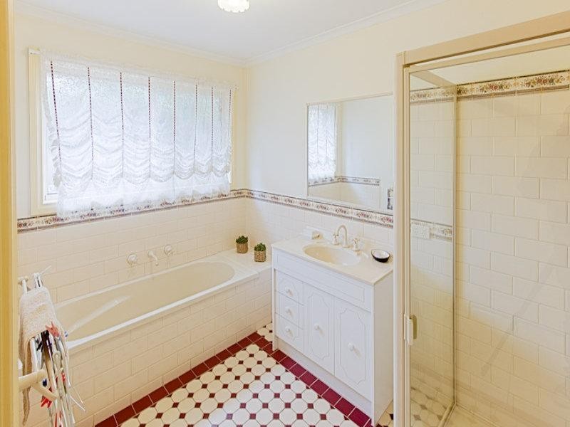 2/3 Nursery Court, Dingley Village VIC 3172