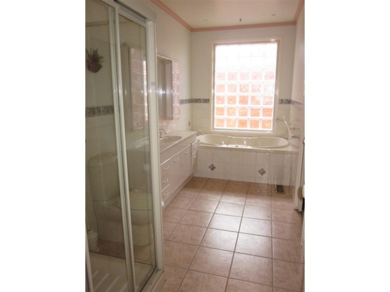 2/24 Glebe Avenue, Cheltenham VIC 3192