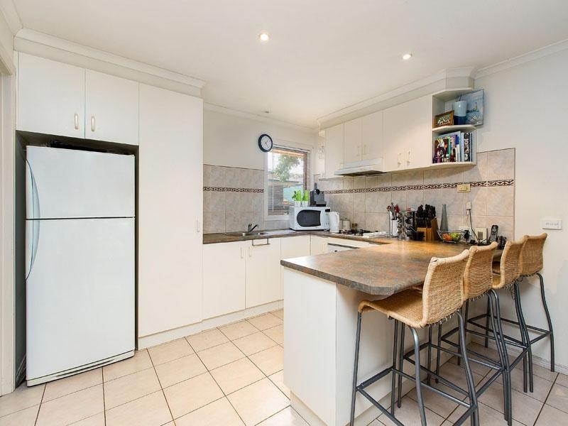 2/1 Barker Street, Cheltenham VIC 3192