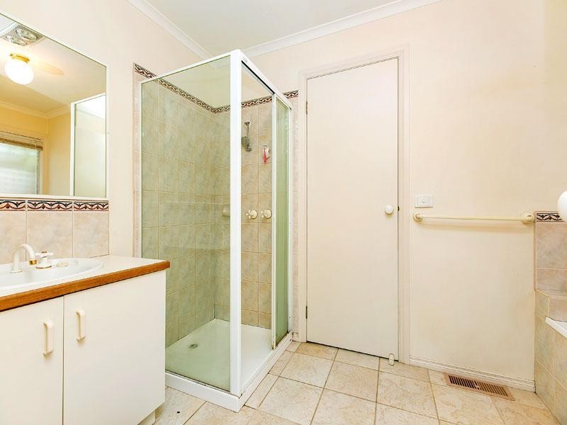 2/1 Barker Street, Cheltenham VIC 3192