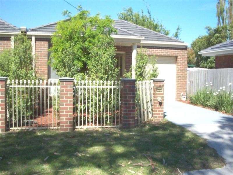 2A Walker Grove, Cheltenham VIC 3192