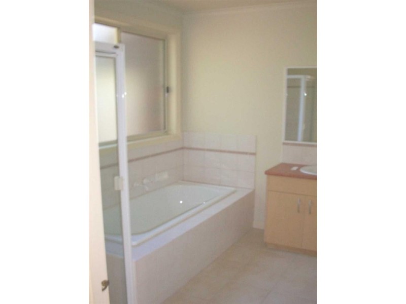 2A Walker Grove, Cheltenham VIC 3192