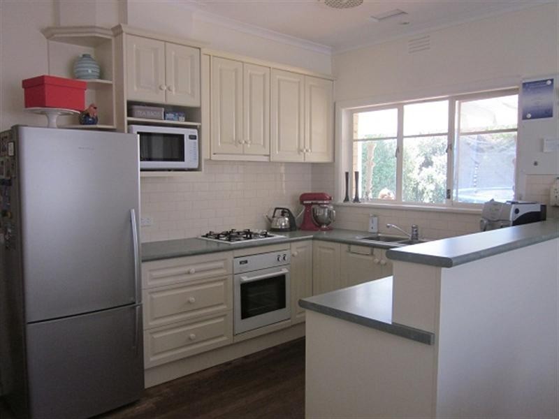 11 Pauline Avenue, Dingley Village VIC 3172