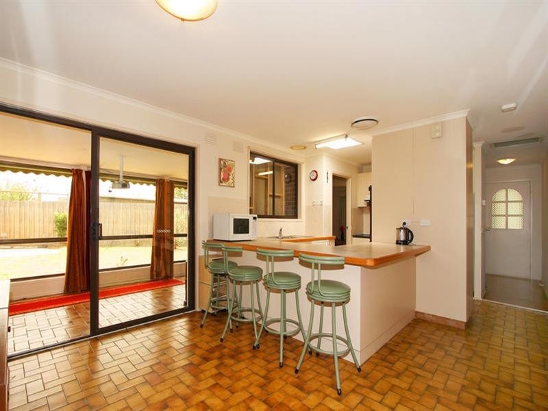 4 Swan Place, Dingley Village VIC 3172