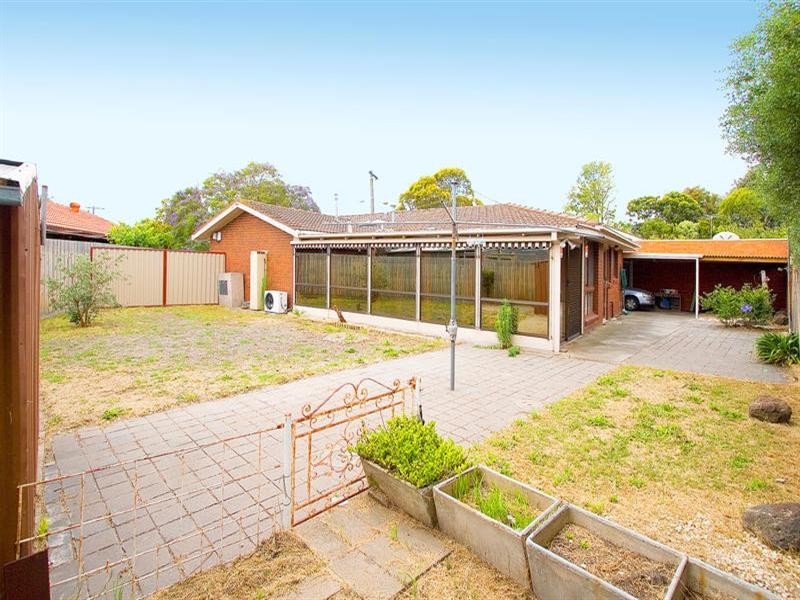 4 Swan Place, Dingley Village VIC 3172