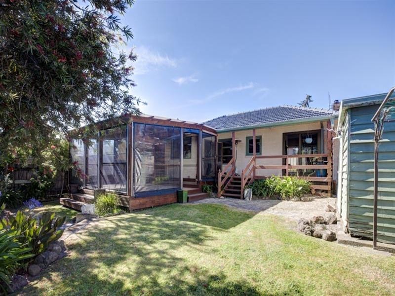 5 Friendship Square, Cheltenham VIC 3192