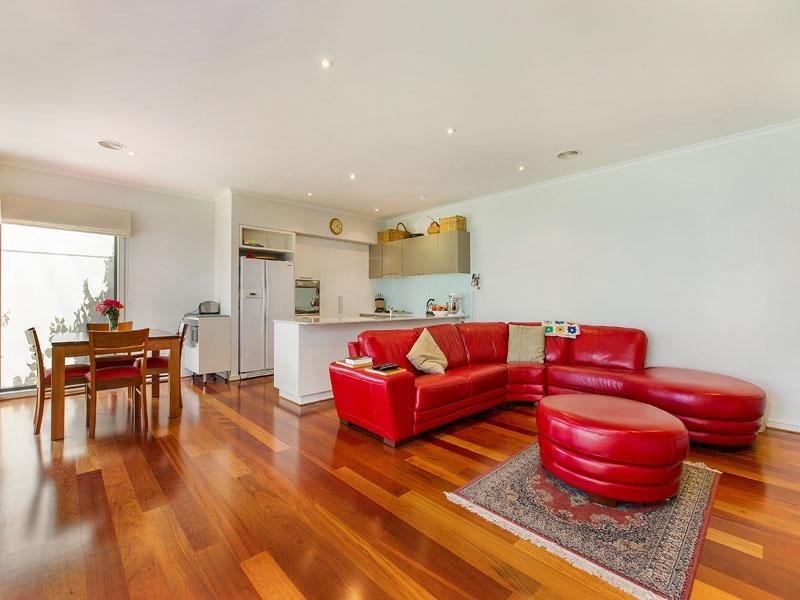 7 Oakmont Crescent, Heatherton VIC 3202