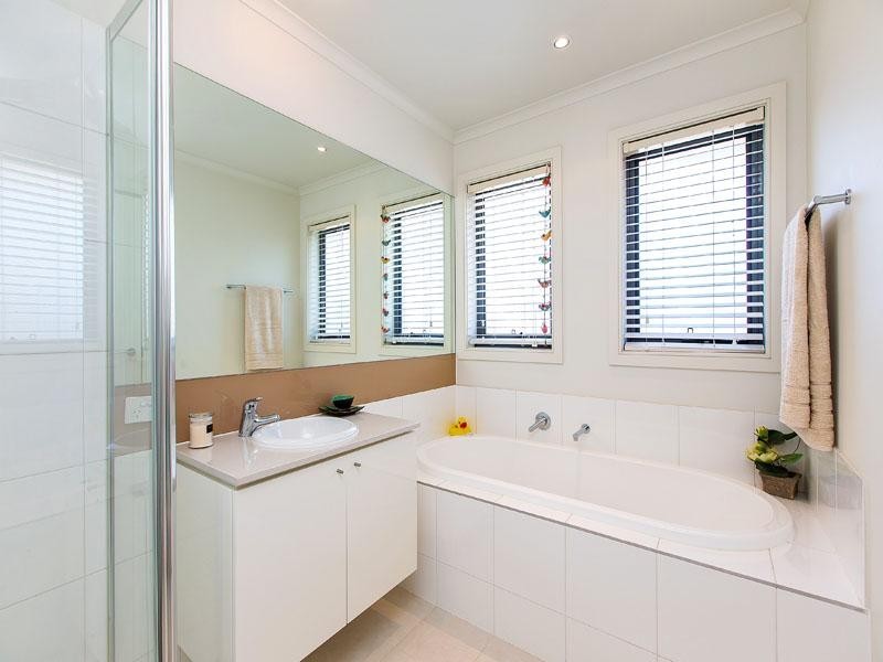 7 Oakmont Crescent, Heatherton VIC 3202