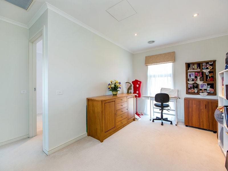 7 Oakmont Crescent, Heatherton VIC 3202