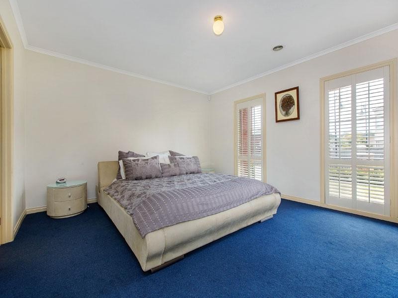 10 Aisha Crescent, Dingley Village VIC 3172