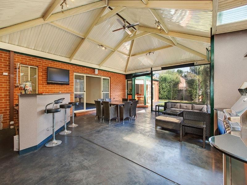 10 Aisha Crescent, Dingley Village VIC 3172