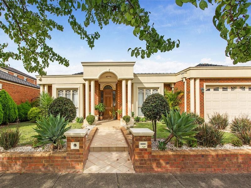 14 Aisha Crescent, Dingley Village VIC 3172