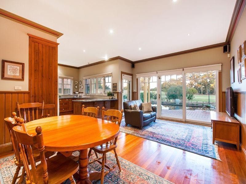 33 Higgins Close, Dingley Village VIC 3172