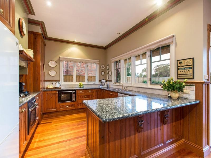 33 Higgins Close, Dingley Village VIC 3172