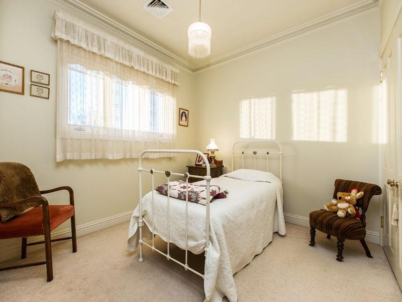 33 Higgins Close, Dingley Village VIC 3172