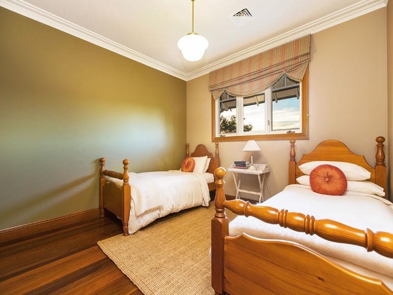 33 Higgins Close, Dingley Village VIC 3172