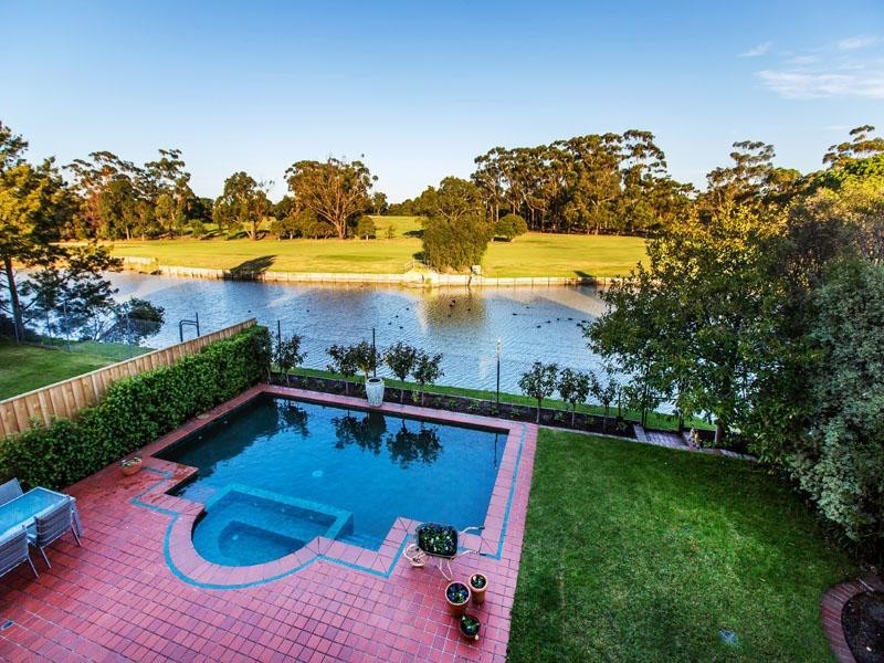 33 Higgins Close, Dingley Village VIC 3172