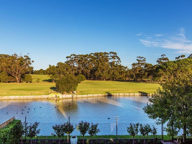 33 Higgins Close, Dingley Village VIC 3172