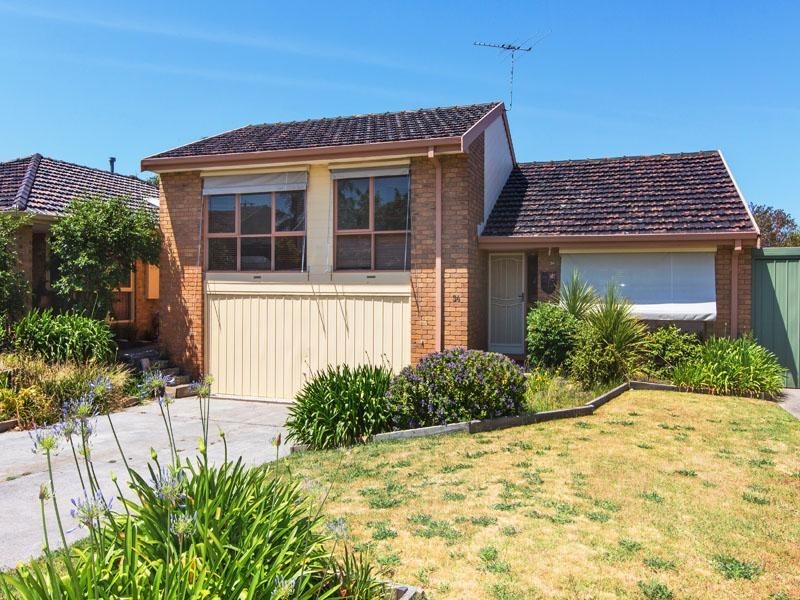 34 Lauren Close, Dingley Village VIC 3172