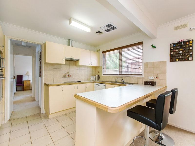 34 Lauren Close, Dingley Village VIC 3172