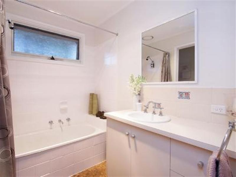 2 Metung Court, Dingley Village VIC 3172