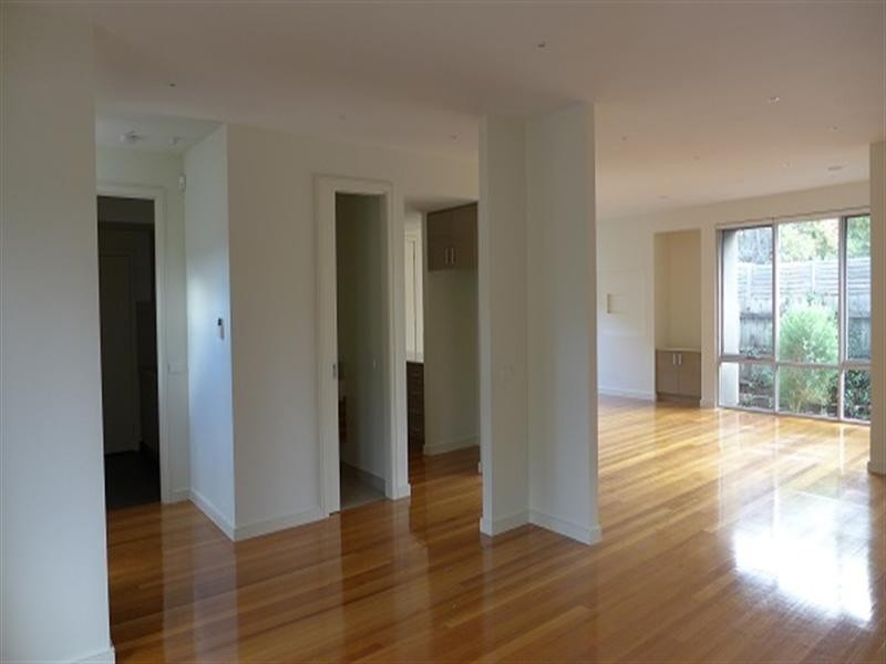 2/6 Russell Court, Mentone VIC 3194