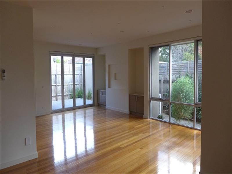 2/6 Russell Court, Mentone VIC 3194