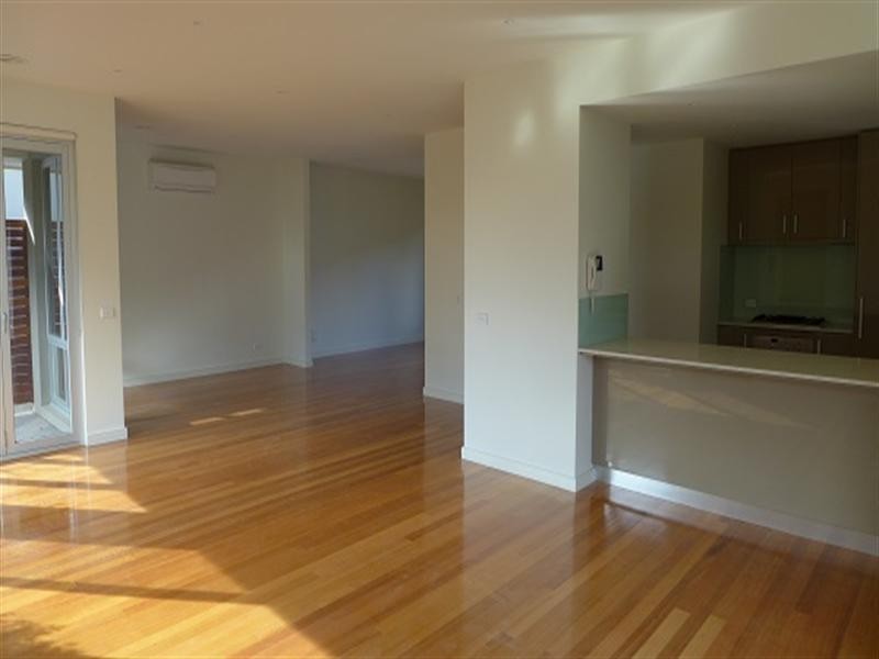 2/6 Russell Court, Mentone VIC 3194