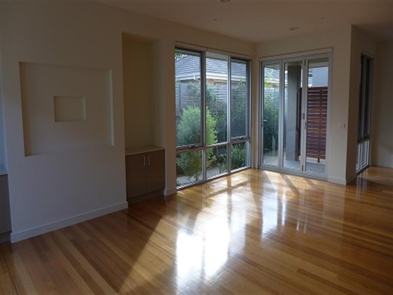 2/6 Russell Court, Mentone VIC 3194