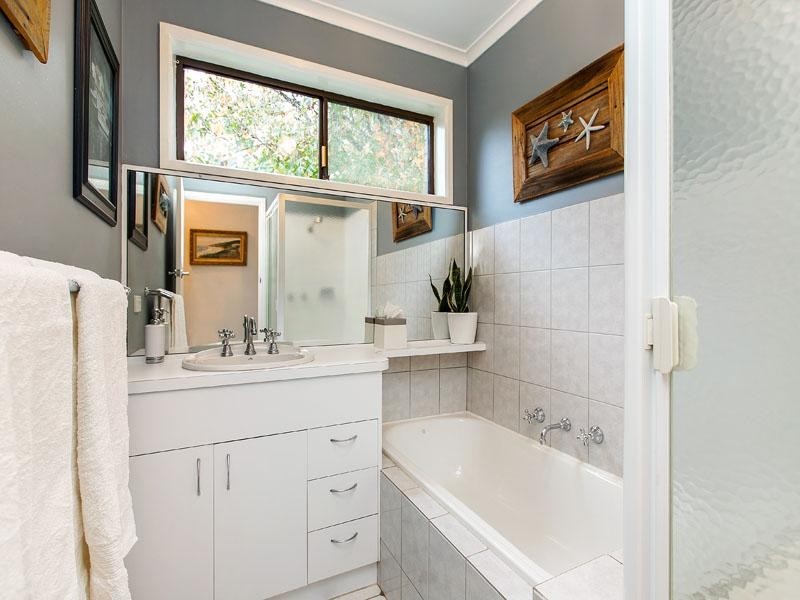 19 Cavendish Drive, Heatherton VIC 3202