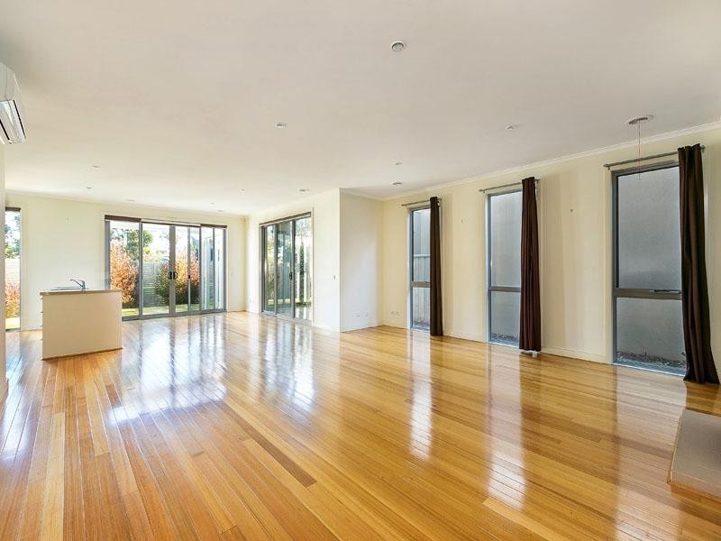 13 Linlithgow Terrace, Waterways VIC 3195