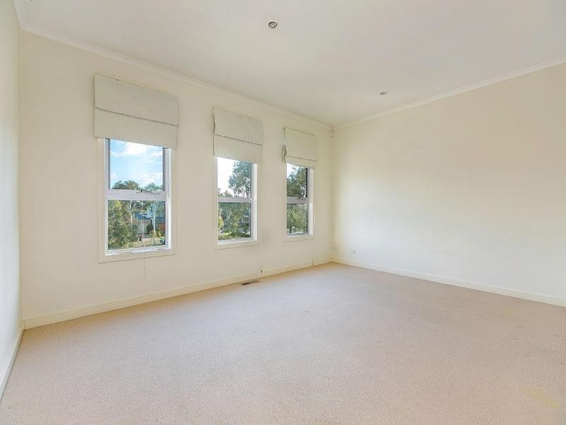 13 Linlithgow Terrace, Waterways VIC 3195