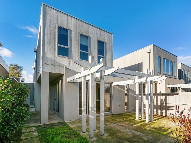 13 Linlithgow Terrace, Waterways VIC 3195