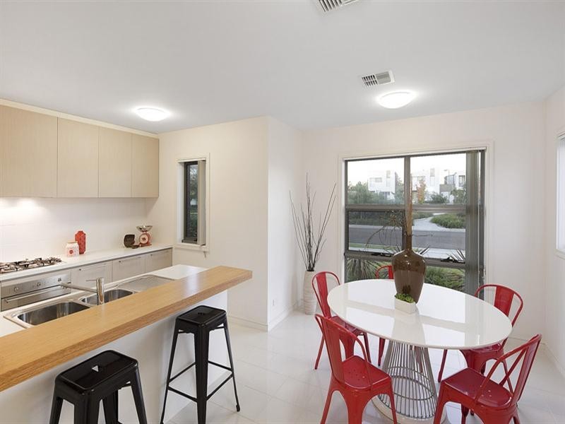 13 Jubilee Boulevard, Waterways VIC 3195