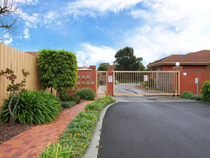 10 Shoal Court, Dingley Village VIC 3172
