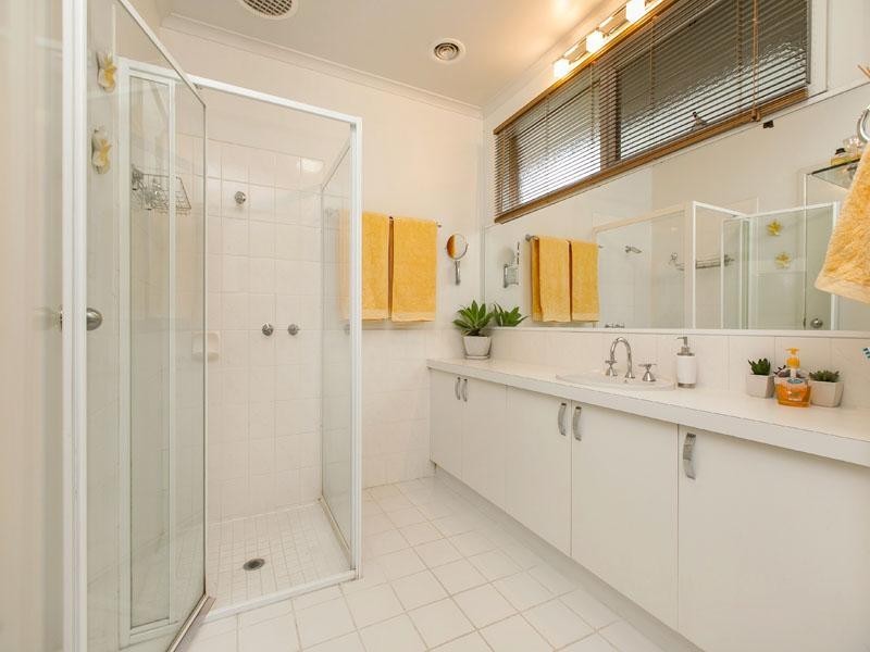 3 Shoal Court, Dingley Village VIC 3172