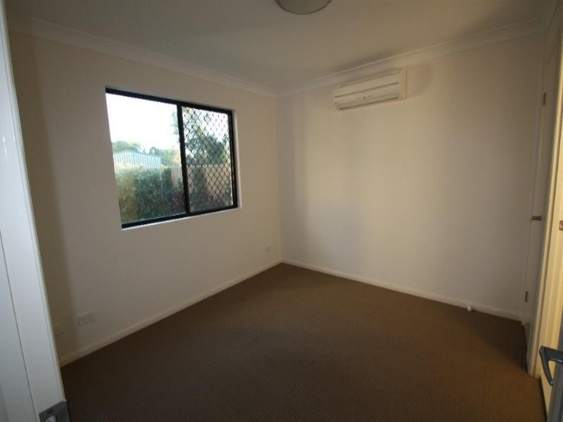 2/18 Seeney Street, Zillmere QLD 4034