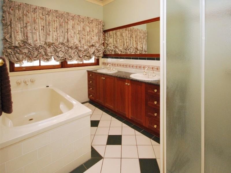 104 Idonia Street, Bridgeman Downs QLD 4035