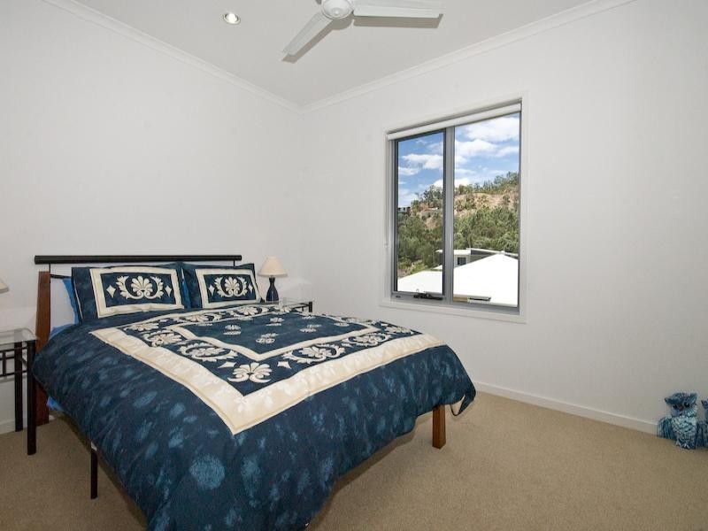 33 Hillside Circuit, Chermside West QLD 4032