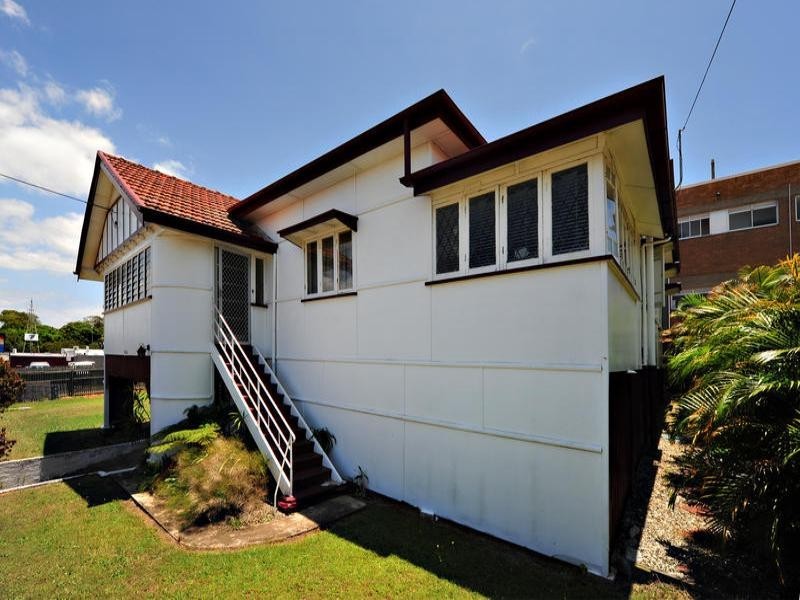 122 Rainbow Street, Sandgate QLD 4017