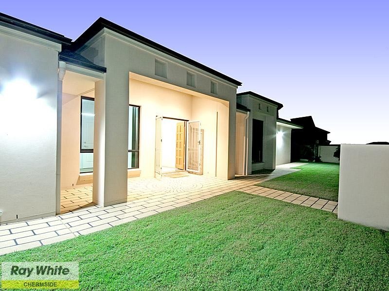 15 Cerbaia Close, Bridgeman Downs QLD 4035