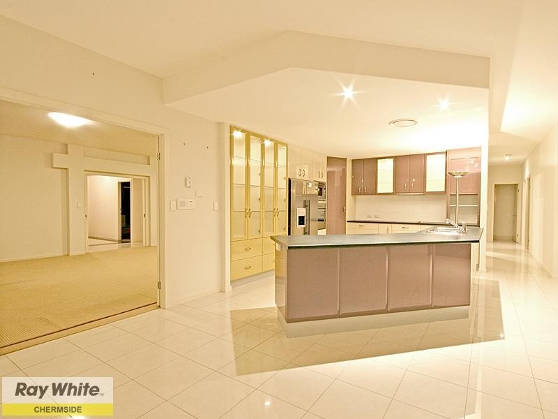 15 Cerbaia Close, Bridgeman Downs QLD 4035