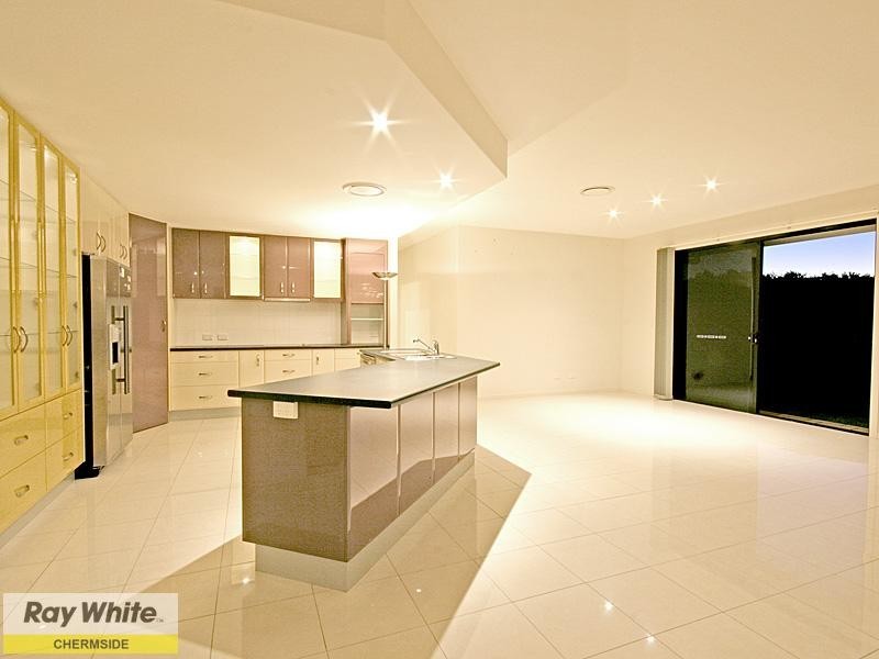 15 Cerbaia Close, Bridgeman Downs QLD 4035