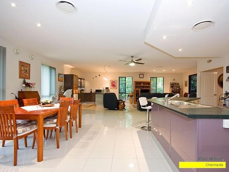 15 Cerbaia Close, Bridgeman Downs QLD 4035