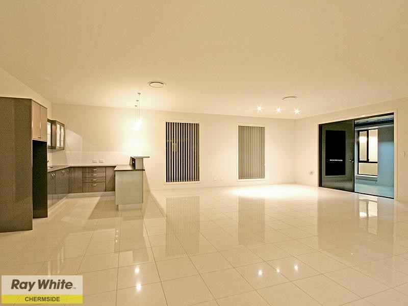 15 Cerbaia Close, Bridgeman Downs QLD 4035